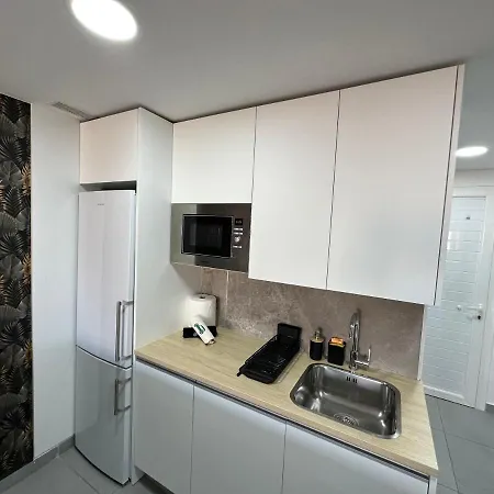 Bilbao House Адехе