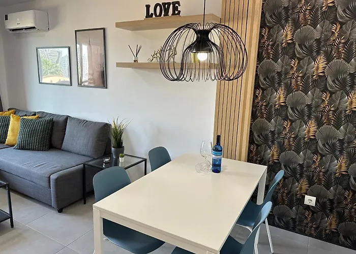 Bilbao House Адехе